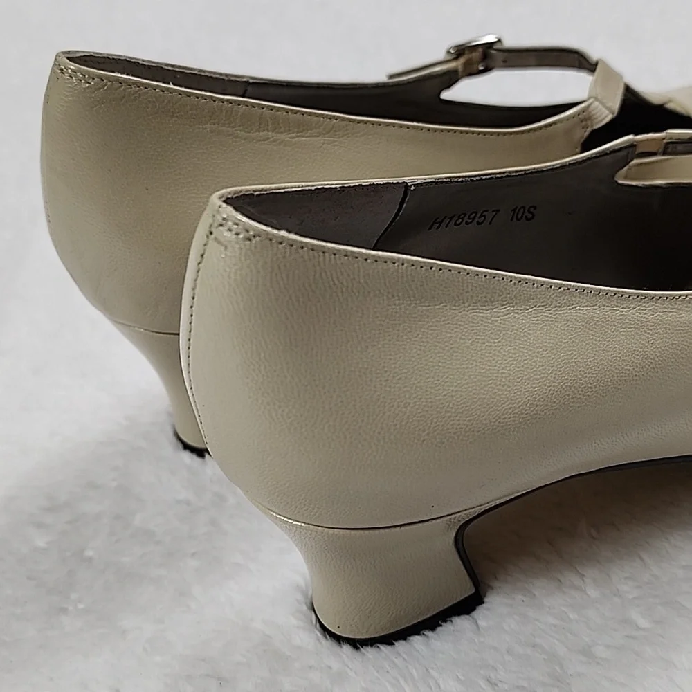 Ros Hommerson Ivory Beige Pumps New In Box